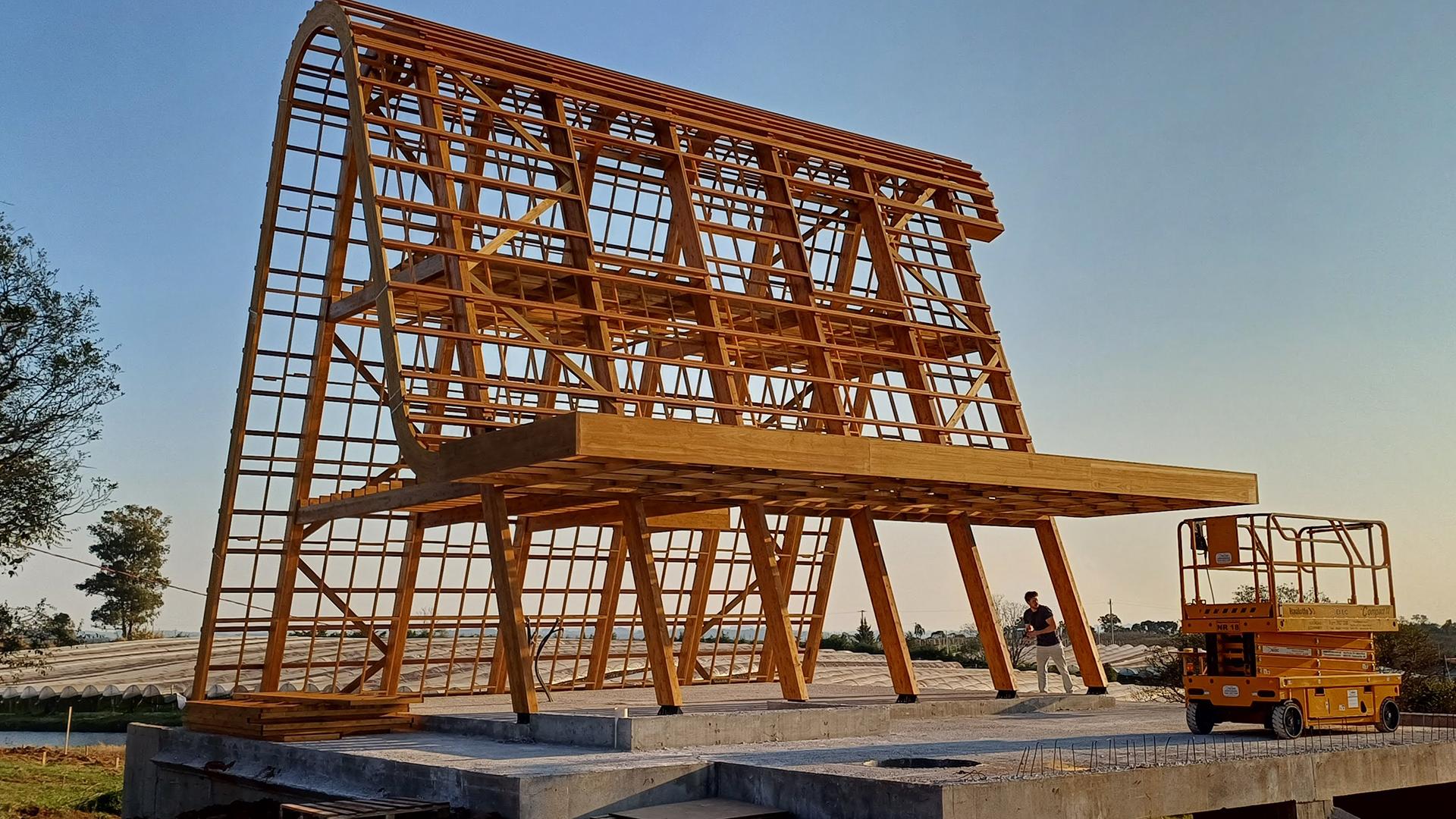 MOZZAFFIATO: A hybrid structure combining Glulam and steel 