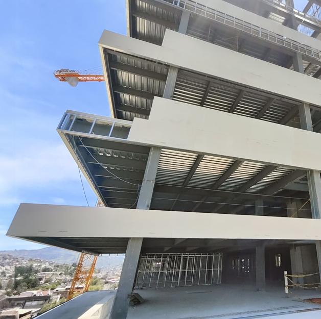 Steel frame: how to isolate windows and doors in a hybrid concrete-to-steel building  