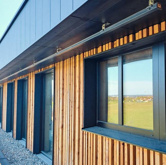 Maintenance of facades with track system 