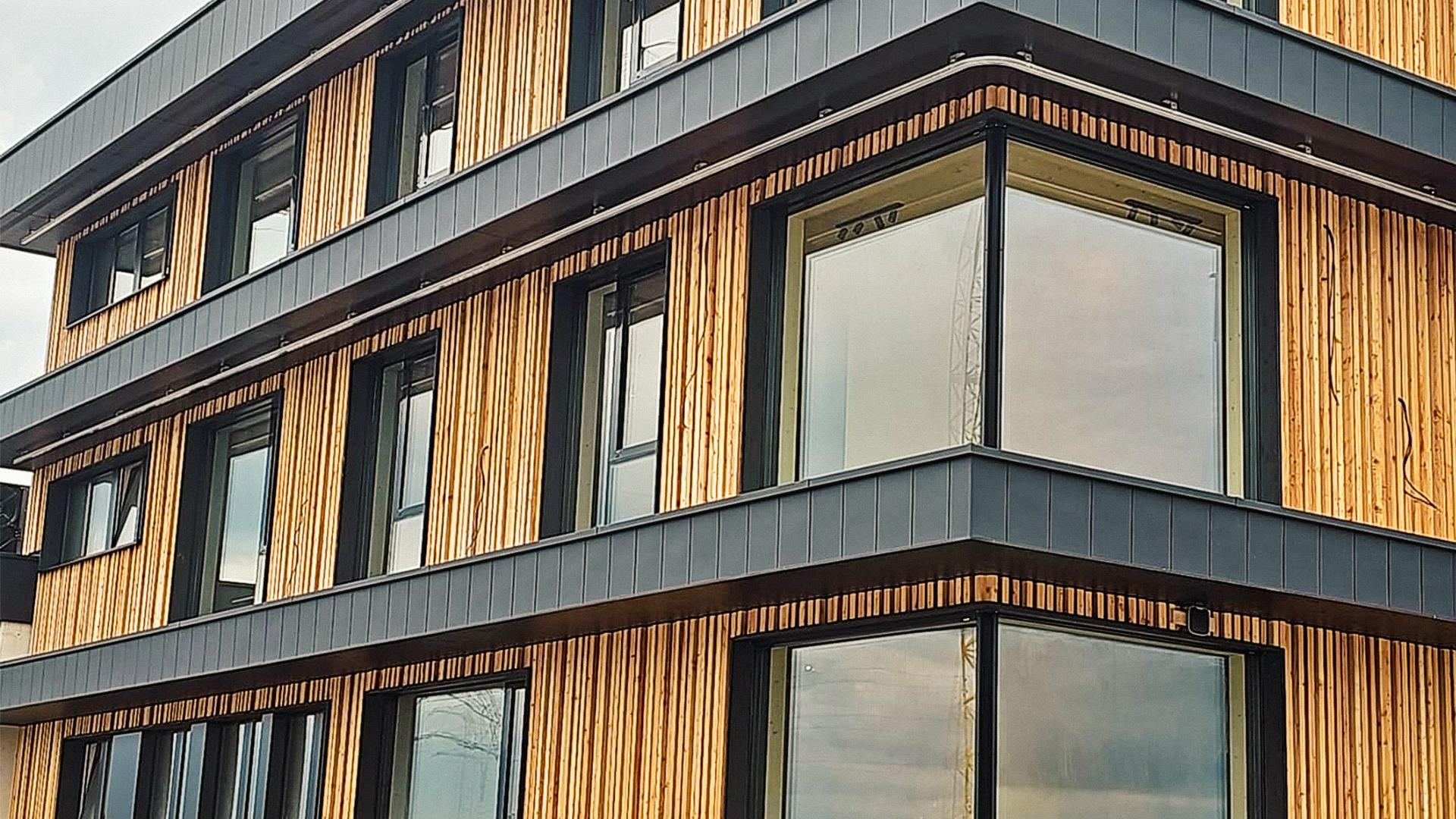 H-RAIL is a track system designed for working at height and facade maintenance 