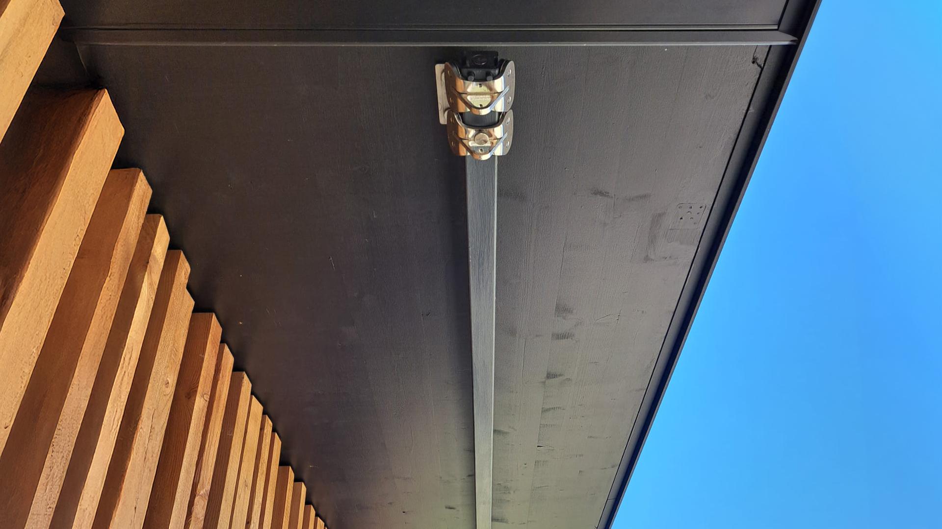 H-RAIL is a track system designed for working at height and facade maintenance