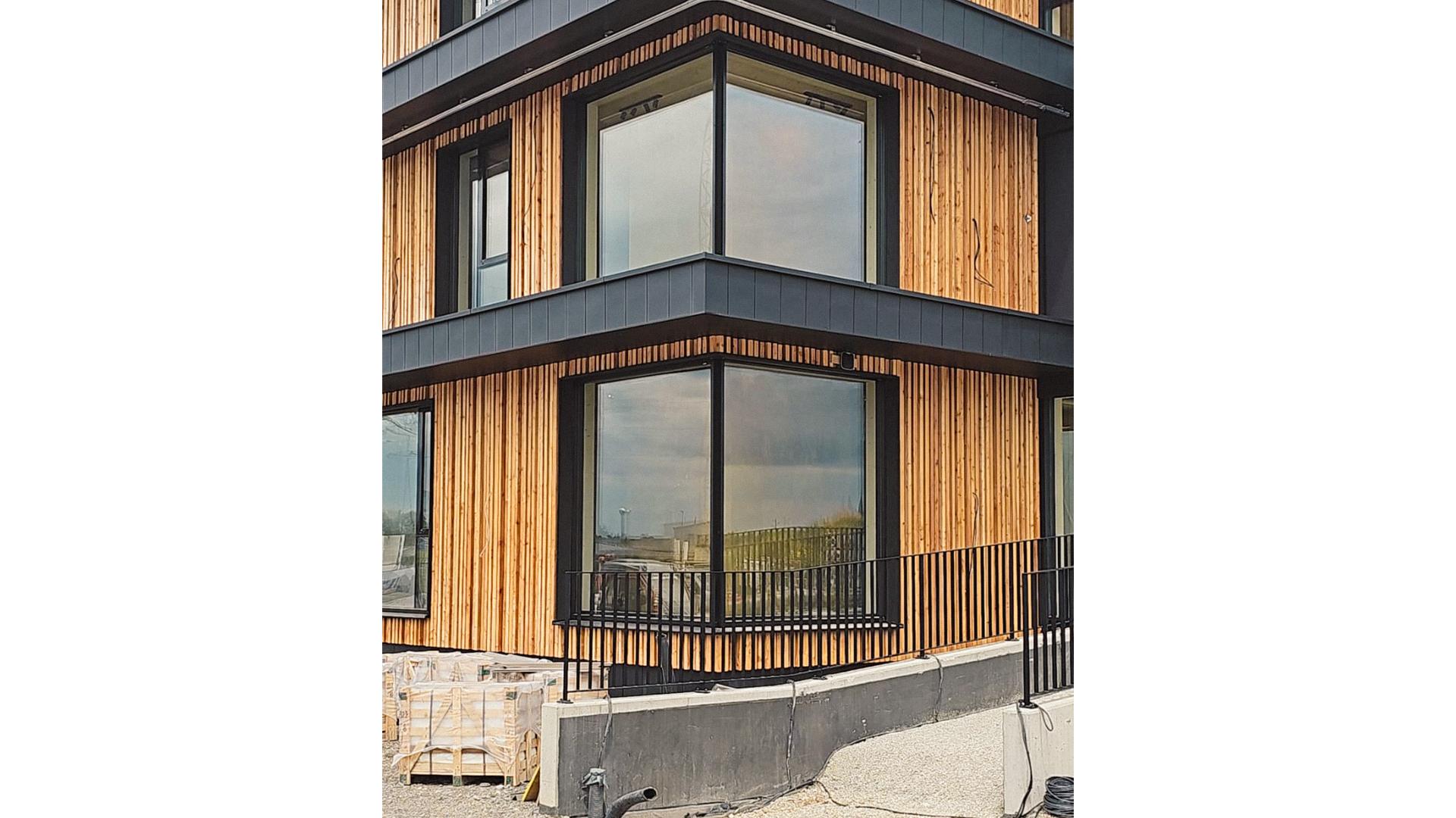  H-RAIL is a track system designed for working at height and facade maintenance,