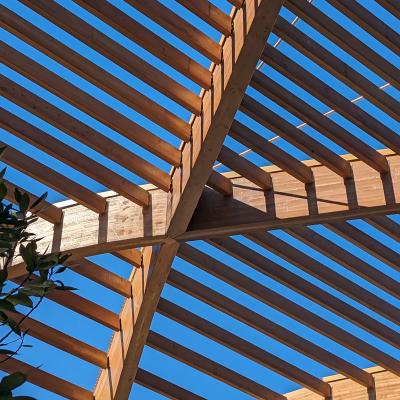 Pergola con travi di legno lamellari