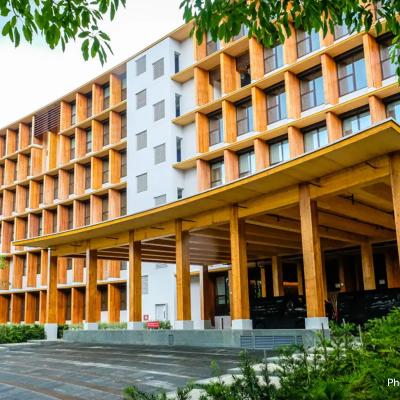 43.500 m2 su 6 piani, Glulam e X-LAM