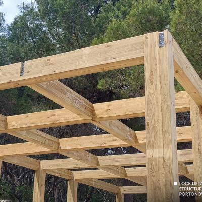 Connettori per travi in legno resistenti alla corrosione 