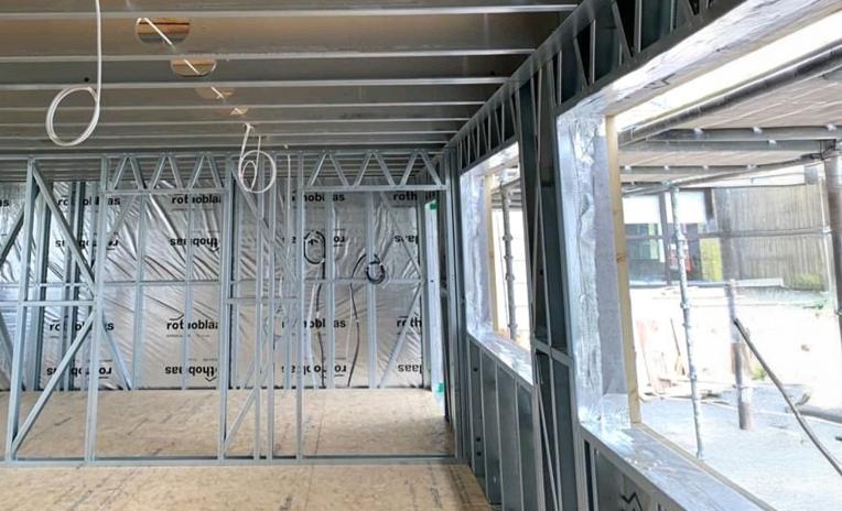 Struttura in acciaio steel frame in fase di montaggio 