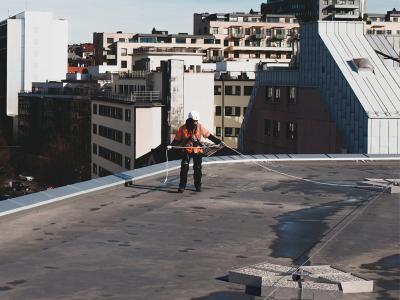 application-ligne-de-vie-sur-support-lesté-pour-toitures-planes-patrol-block