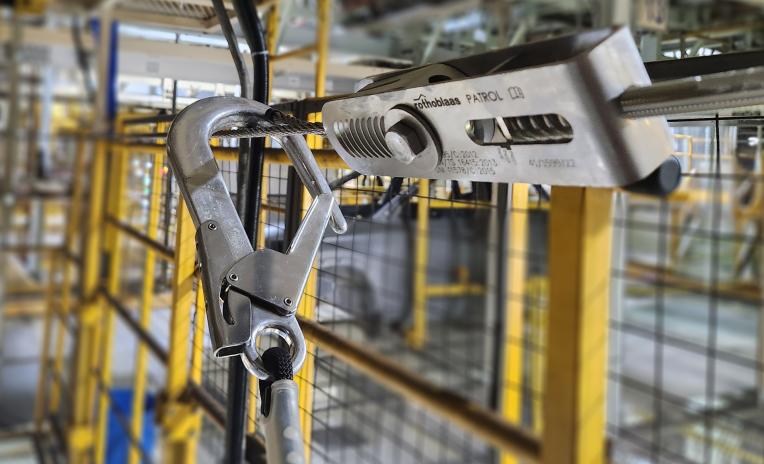 Rothoblaas, PATROL horizontal lifeline installed In industrial CONTEXT