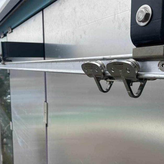 Sistema H-RAIL OVERHEAD per rope access installato sul complesso multifunzionale di Košice