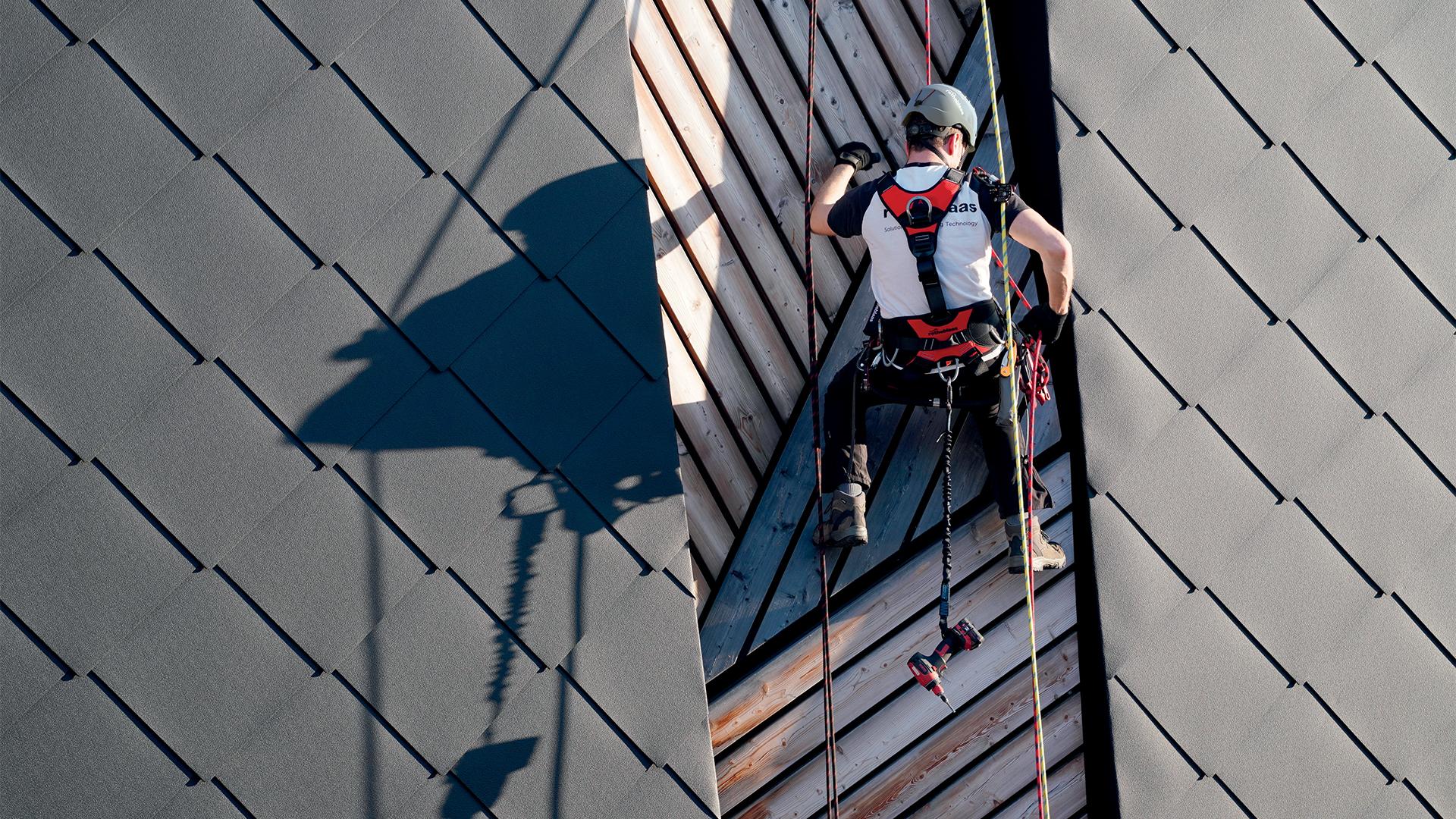 Accesso su fune e sicurezza in facciata: come progettare sistemi anticaduta efficienti e conformi