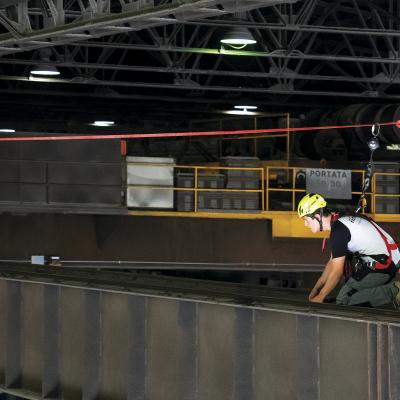 TEMPORARY horizontal lifeline system installed in an industrial facility 