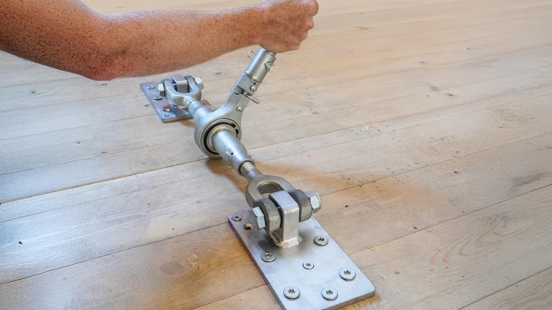 GEKO MAXI panel puller used on a mass timber floor element for heavy-duty tightening. 