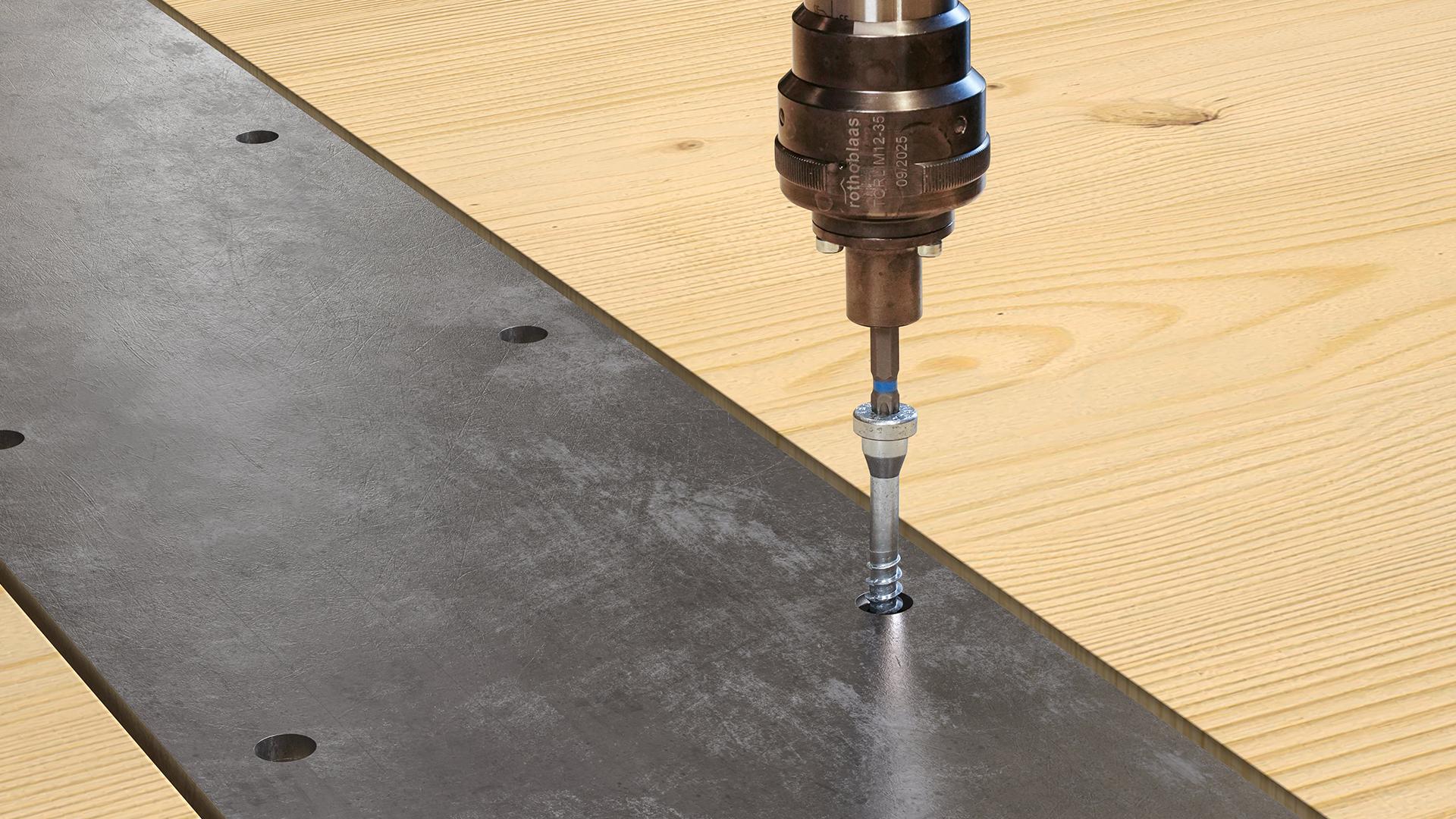 Installazione di vite HBS PLATE con coppia controllata per giunzione legno-acciaio