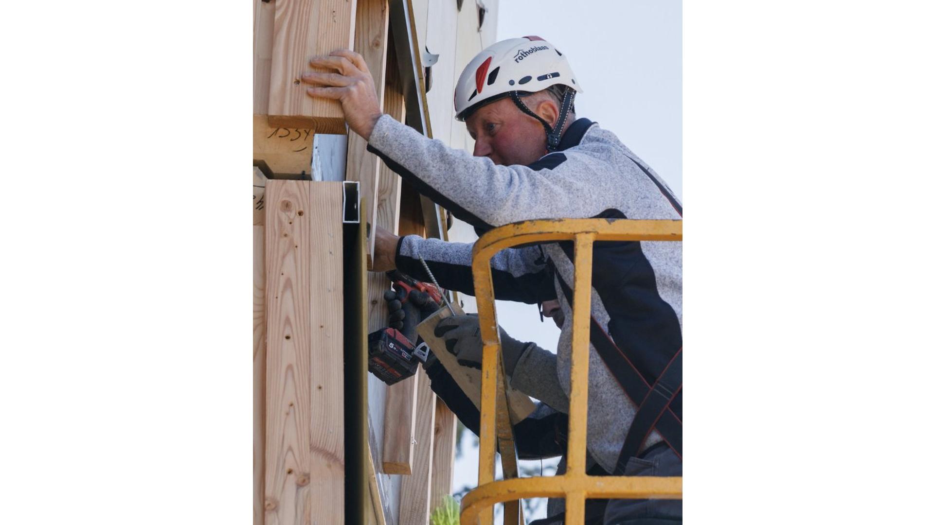 Installation of prefabricated timber facade with mechanical connections during off-site retrofit on existing building